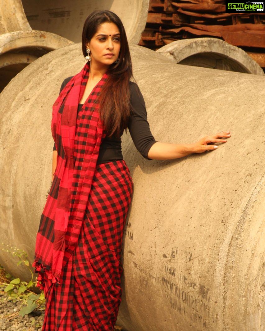 Dipika Kakar Instagram - The joy of dressing is an art. #lookbook #MondayStyle #Keepingthebluesaway #instastyle
