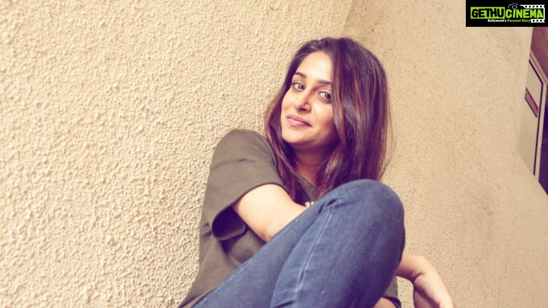 Dipika Kakar Instagram - Be silly. Be honest. Be kind! #saturdayfun #chillscene