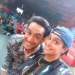 Dipika Kakar Instagram - With my favoritessss @lostboyjourney @shilpashindeee !!!💛💙 Who am I?😝 #actorlife #fundayshoot