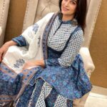 Dipika Kakar Instagram - Carry a Heart thats full of gratitude & it will be the magnet for miracles in your life 🤲🏻❤️😊 . . wearing this lovely outfit by @laglitsbychhavi @dinky_nirh Jewellery by @jhaanjhariya