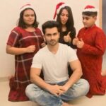 Dipika Kakar Instagram - Hahaha we stole away the Christmas Caps and he was left with none😂😂😂 Forever grumpy @shoaib2087!!! Wish you all a Merry Christmas!!! Have fun be happy... not like shoaib in this pic 😂😂😂😂😂 Pic courtesy our doll @saba_ka_jahaan 😚😚😚😚😚 #merrychristmas #christmas #festiveseason #complimentsoftheseason