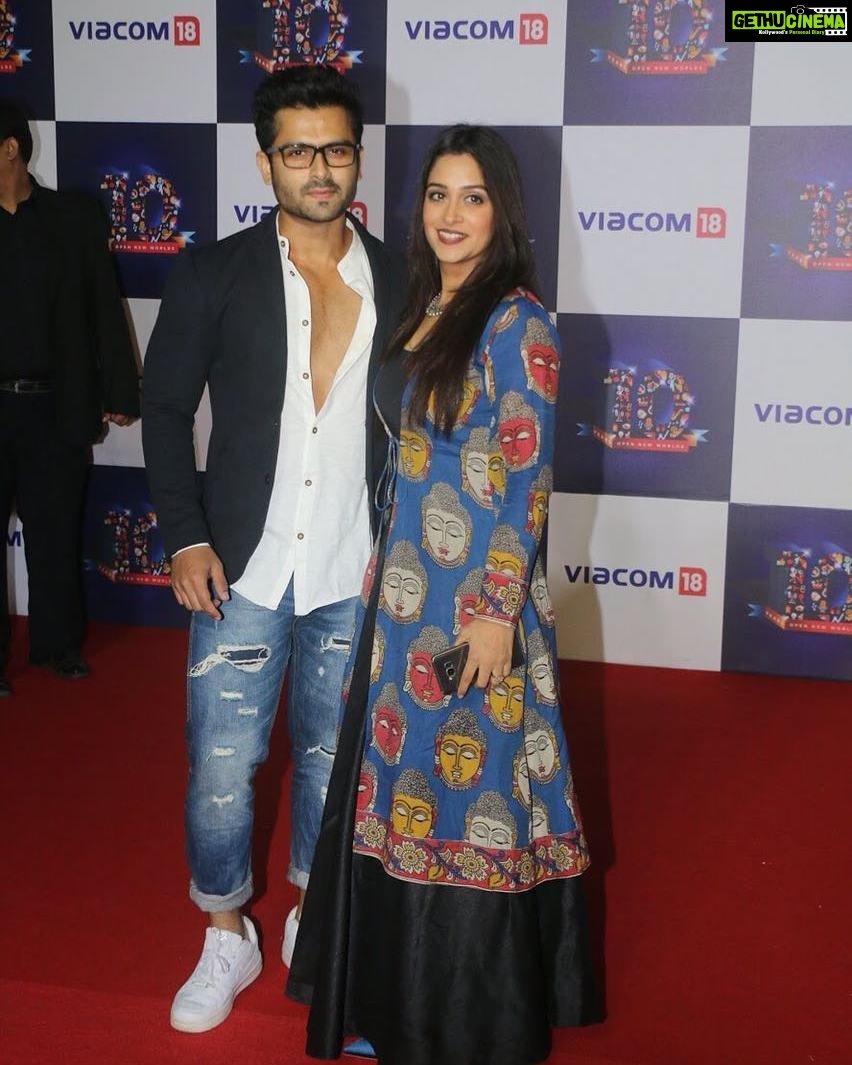 Dipika Kakar Instagram - @shoaib2087 & me from last nights #viacom18turns10 celebration!!!! And guess what guys Im wearing @sitaraselegance 😍😍😍 ... Thanks for the lovely capture @viralbhayani