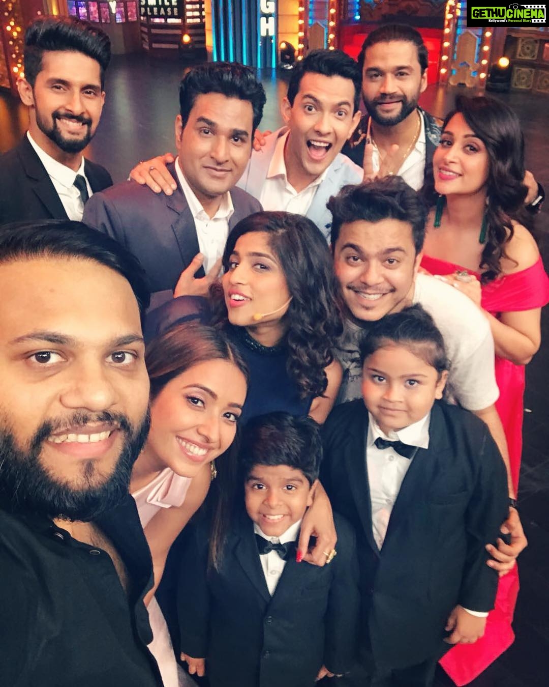 Dipika Kakar Instagram - To new beginnings with this entertaining gang of goofballs! Broad smiles and loads of laughter coming to your screens, every weekend, 10 PM, 18th Nov onwards only on @colorstv ! #EntertainmentKiRaat