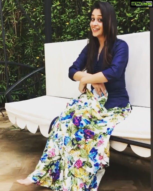 Dipika Kakar Instagram - Doing my " I'm on a vacation" dance 👯 #BoomerangSilliness #VacationModeOn