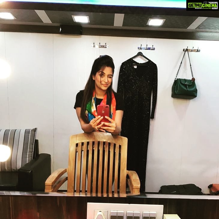 Dipika Kakar Instagram - About to do a promo for something funny and exciting 😉 can't wait to share the news with you all! Keep an eye out ❤#Upcoming