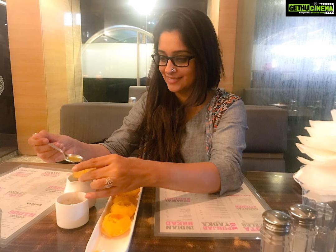 Dipika Kakar Instagram - Nothing can match the joy of gorging on junk food on a weekday 😁 #AnythingForGolgappe #MidWeekCheatDay