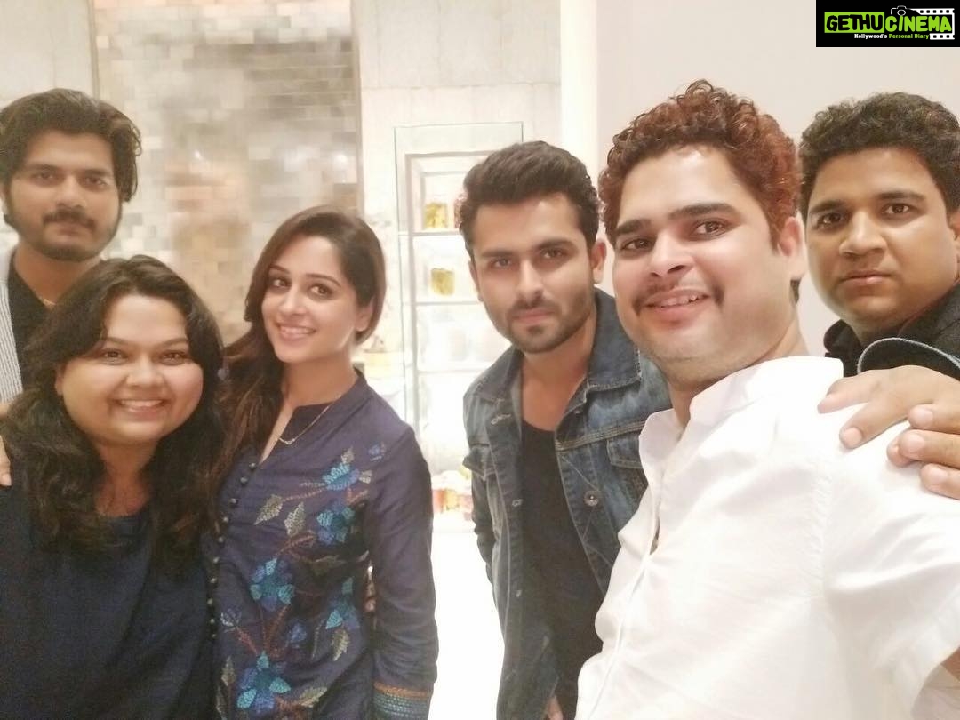 Dipika Kakar Instagram - Aaj no gyan!!!! Just one line to describe them all... they are the backbone of my rising career graph πππ.. thank you my ctm family @shruti_aaryan @celebrity_manager_vikas @celebritymanageryash @celebritymanager_kriti @aaryancelebritymanager