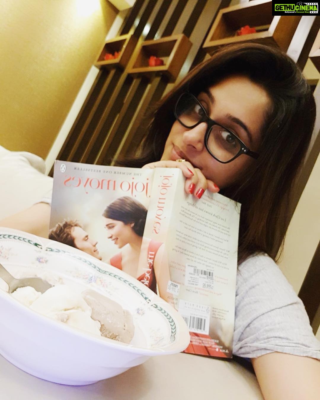 Dipika Kakar Instagram - Romantic Novel + Delicious Ice Cream = Happiest Me! 😁 #SmallPleasures #ReadRelaxRepeat #MeBeforeYou