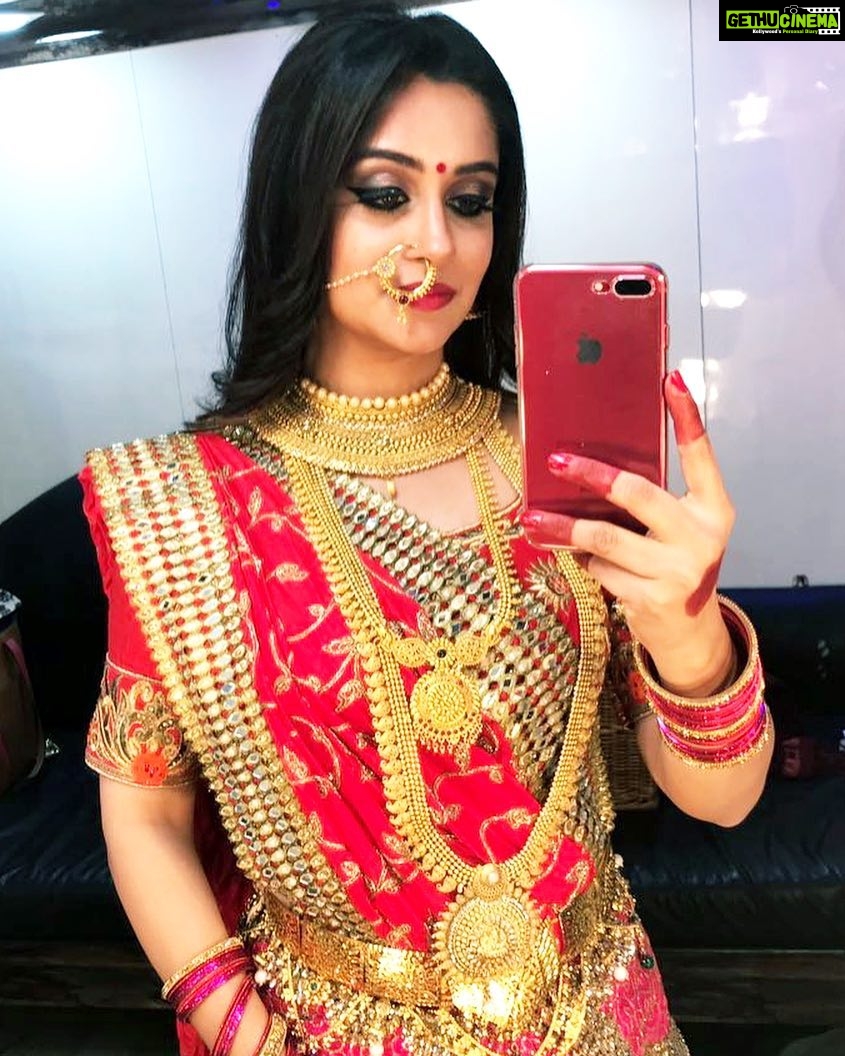 Dipika Kakar Instagram - Dressed up as goddess laxmi for the diwali special for @andtvofficial !!! One of the most difficult but mesmerising acts ive ever done!!! Do watch and let me know did all our hardwork pay well 😊🙏🏻