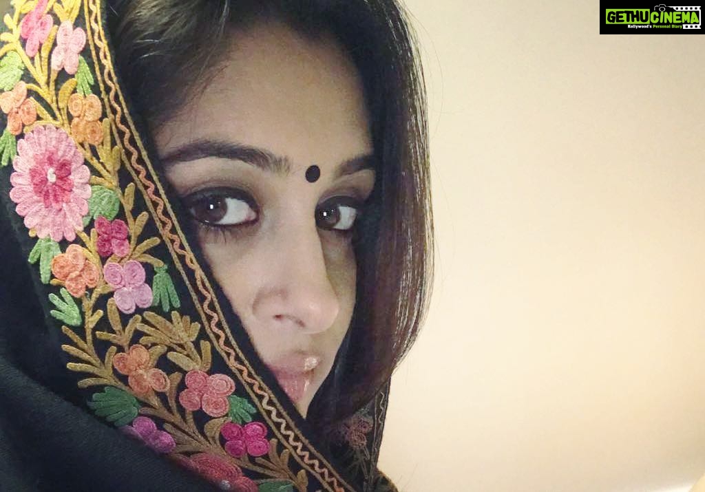 Dipika Kakar Instagram - Ghoonghat ki aad se...Iām watching you š #GoingTraditional