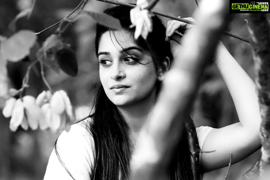 Dipika Kakar Instagram - Bright, colourful photos capture the beauty of an outfit, but black and white photos capture the beauty of the soul. #Monochromatic #TheDarkSideOfBrightness