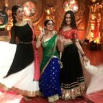Dipika Kakar Instagram - It was so amazing to share the stage with these two lovely ladies!!! @iamsanjeeda & @divyankatripathidahiya 😘😘😘😘