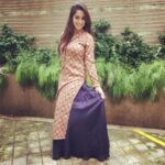 Dipika Kakar Instagram - feeling happy in what i love to wear the most.. 😍 wear what you love to.. #ootd #ethnic #indianwear #jhumka #jhumkalove #happyme