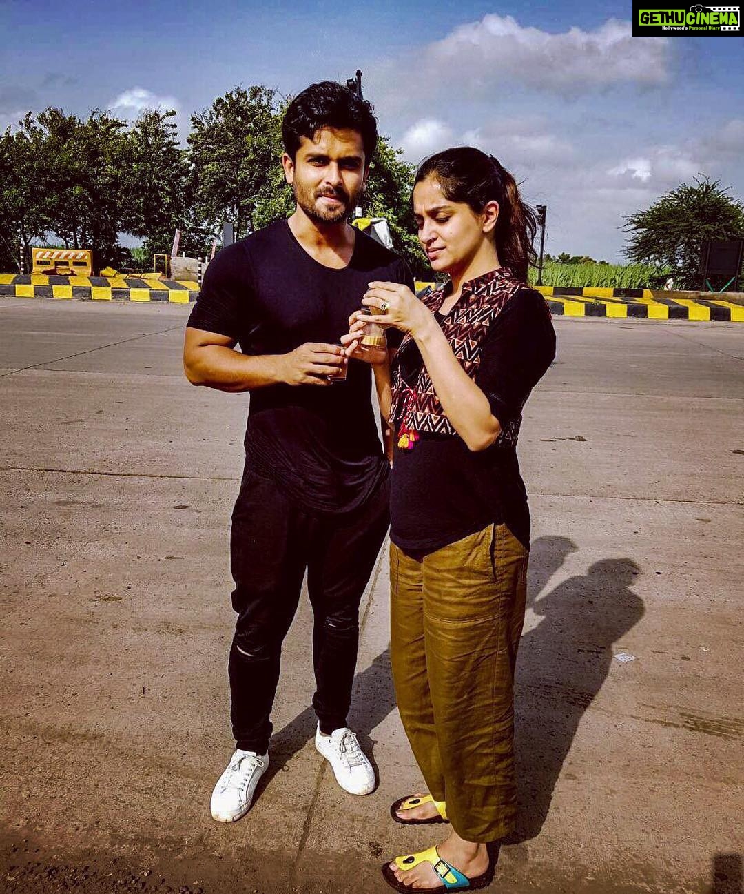 Dipika Kakar Instagram - Random stops for chai on a roadtrip😍 #WayBack #Enroute