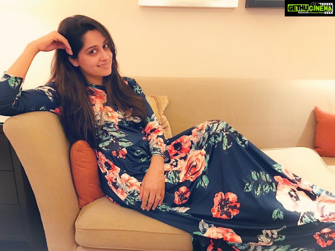 Dipika Kakar Instagram - Got out of pajamas and slid into an evening dress for a dinner date😉💅🏻ThankYou for the lovely dress @stylesplash_in #TravelDiaries #Goa