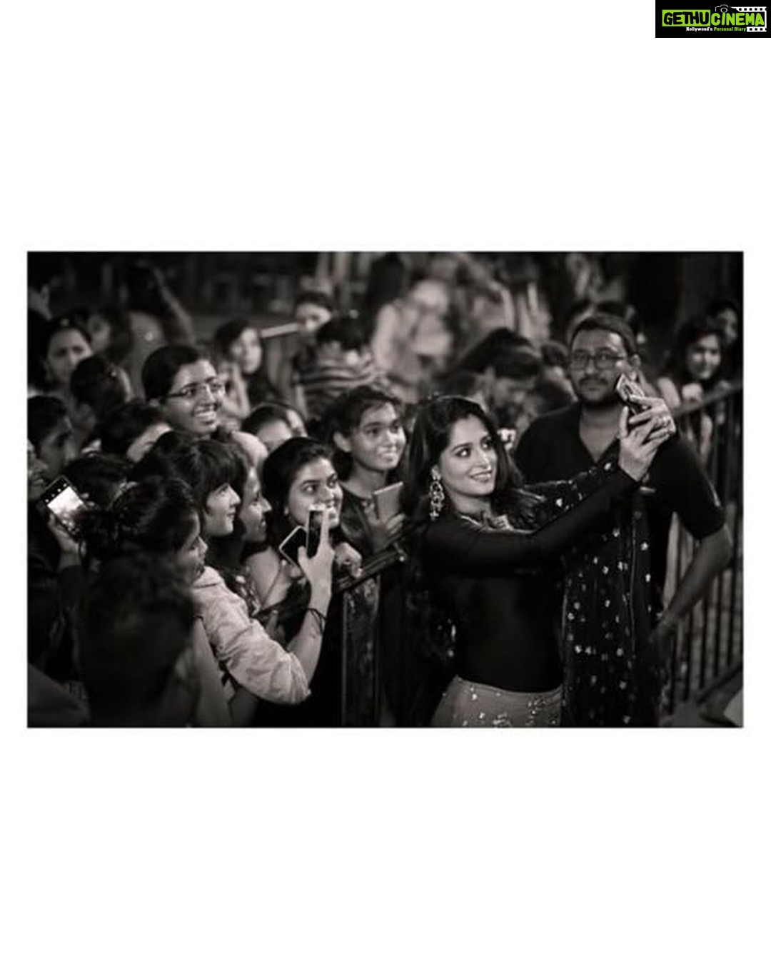 Dipika Kakar Instagram - There something about doing the traditional #garba with festive fever that puts a huge smile on my face, every year! 💃🏻😁 #Navratri2017 #DandiyaDhamaal2017