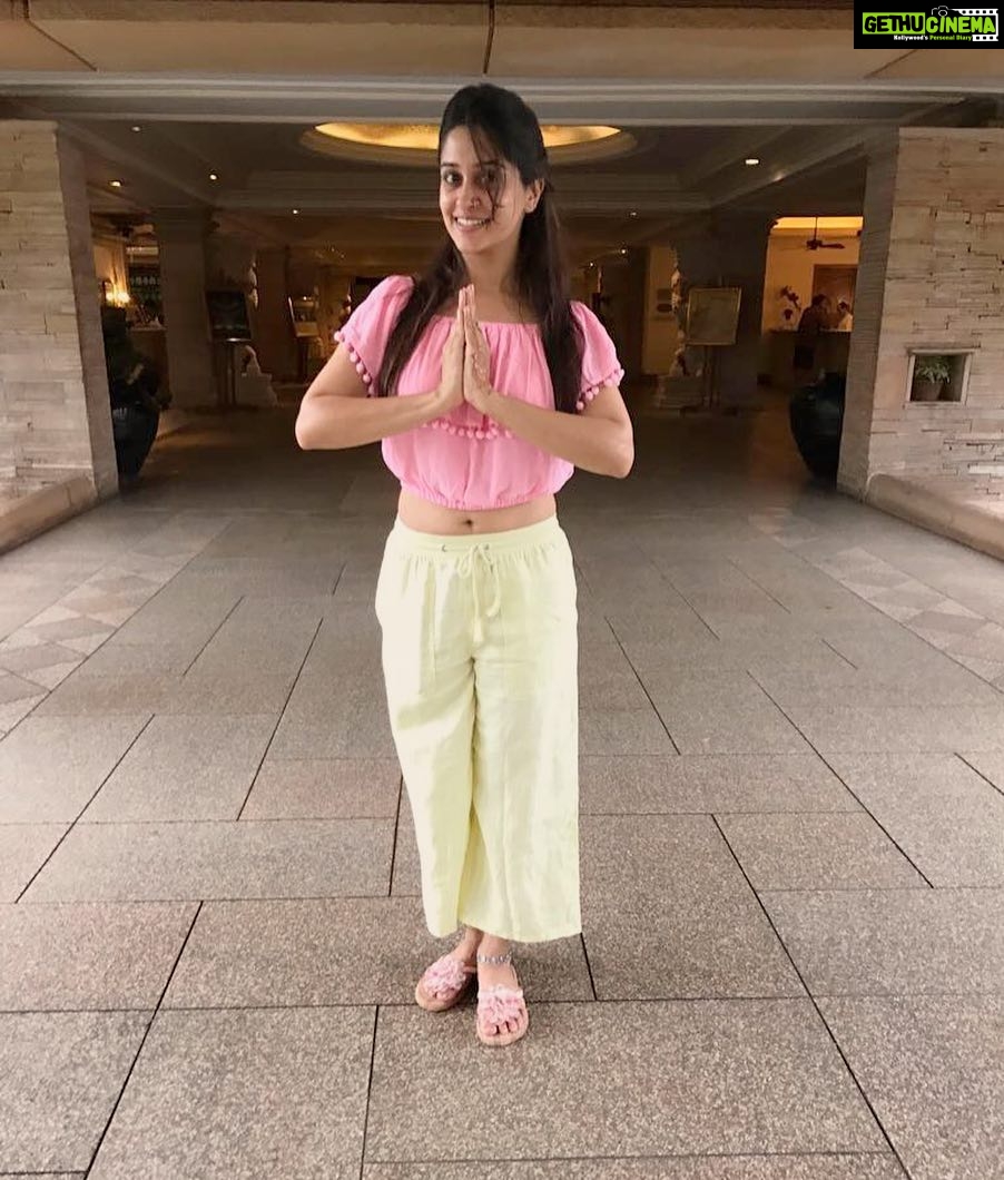 Dipika Kakar Instagram - The soothing ocean breeze gives me amazingly positive vibes❤ #Vacation #GoaVibes