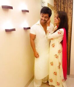 Dipika Kakar Instagram - Had a memorable EID celebration at home. Here's a glimpse of our celebration from last night. The first picture has to be with him❤️, also wait for other pictures too✨😉 #EidMubrak #AboutLastNight