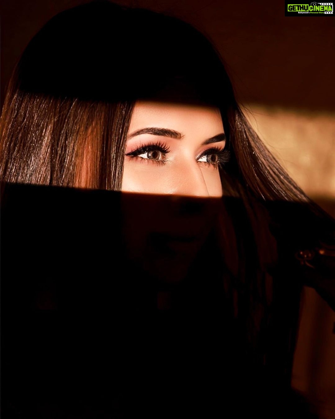 Divyanka Tripathi Instagram - Just 👀 #LightAndShadow