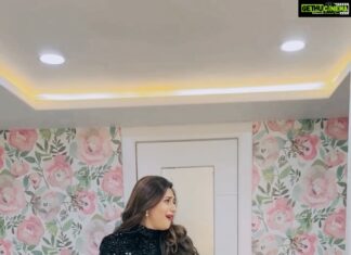 Divyanka Tripathi Instagram - Lo main bhi #DoobGai! Going with the trend! 🤷🏻‍♀️