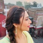 Divyanka Tripathi Instagram – Patiala ki galiyon se aa rahi hai woh kal…😍
#BabulDaVehda