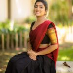 Eesha Rebba Instagram – Andariki Dussehra subhakanshalu ❤️

.

Costumes – @ivalinmabia 
Photographer – @camerasenthil
Makeup – @anjusartistry
Shoot organized by @rrajeshananda