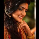 Eesha Rebba Instagram - In a world full of trends ,sometimes I just want to wear something classic ❤️ . . Outfit - @aditiagarwal_official MUA - @Makeupbyharita Hairstylist - @amar.hairstylist Jewellery: @hyderabadi_pearl