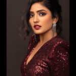 Eesha Rebba Instagram - Thinkin’ of u❤️‍🔥 . . Photography - @shareefnandyala Styling - @nischayniyogi Hair & makeup - @pranathibandi Location - @studiolluxe #eesharebba #happysunday