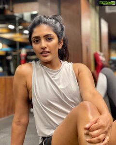 Eesha Rebba Instagram - ‘Workout and pose’ is what we believe in 🙈🐷🤓
📸: @shivani_rajashekar1 💓