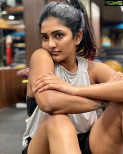 Eesha Rebba Instagram - ‘Workout and pose’ is what we believe in 🙈🐷🤓
📸: @shivani_rajashekar1 💓
