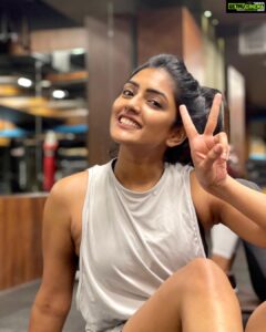 Eesha Rebba Instagram - ‘Workout and pose’ is what we believe in 🙈🐷🤓
📸: @shivani_rajashekar1 💓