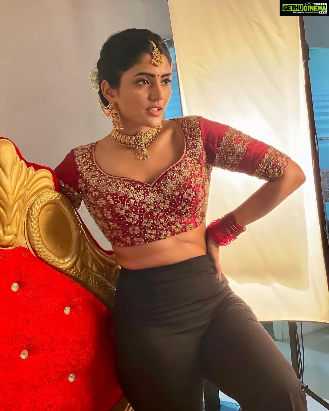 Eesha Rebba Instagram - . Too Glam To give a Damn!! 👄 Hmu : @venkateshparam Styling : @aayeshaa.mariam