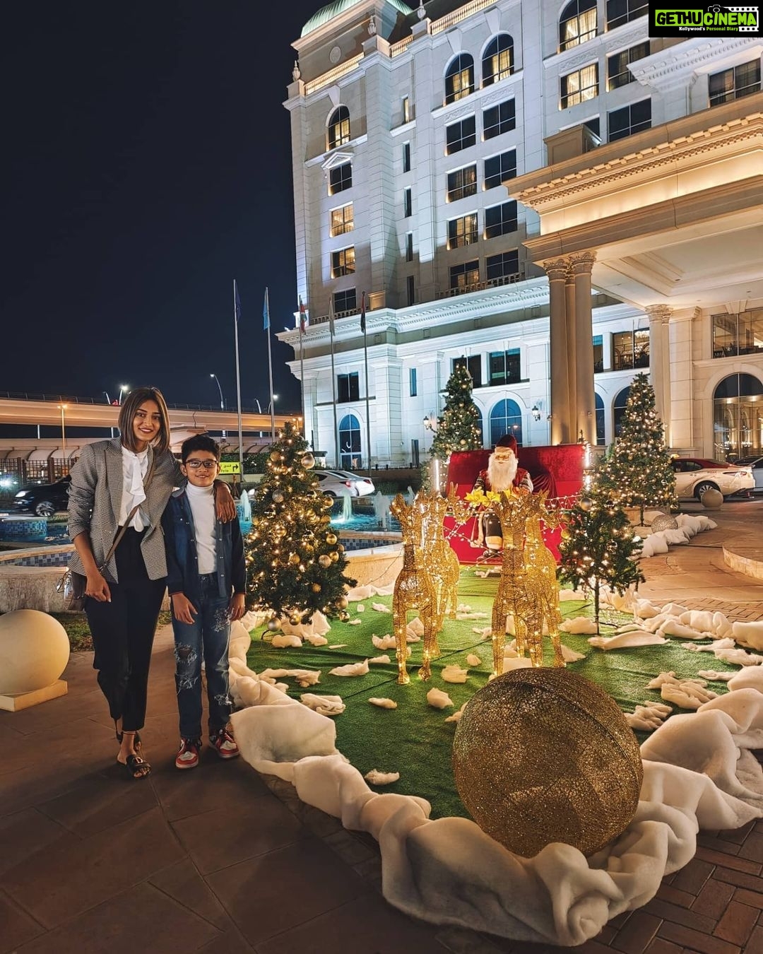 Erica Fernandes Instagram - Winter garden #december #christmasseason #dxb #dubai #ericafernandes @visit.dubai @lovindubai @habtoorpalace Al Habtoor Palace