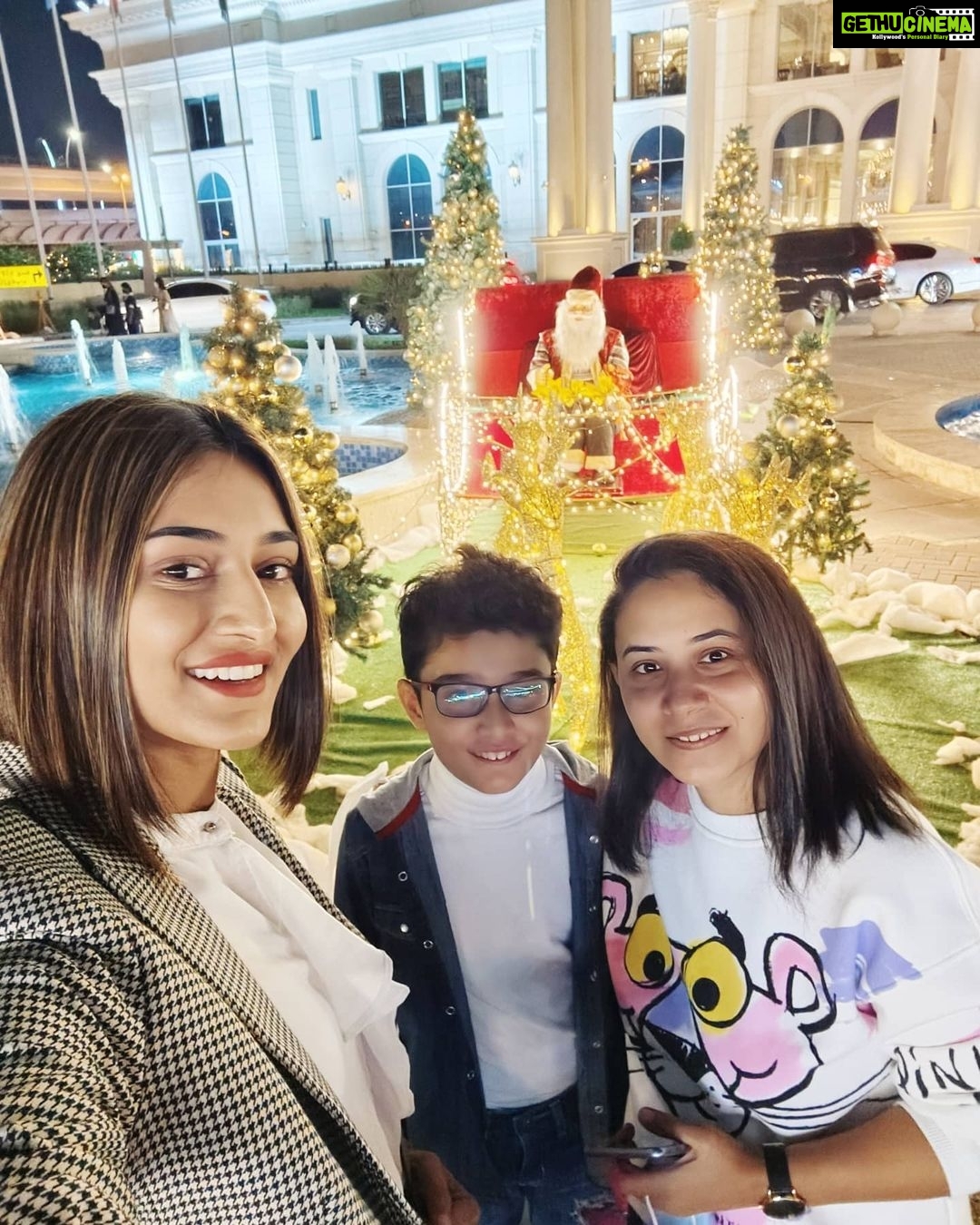 Erica Fernandes Instagram - Winter garden #december #christmasseason #dxb #dubai #ericafernandes @visit.dubai @lovindubai @habtoorpalace Al Habtoor Palace