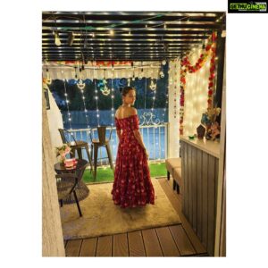 Erica Fernandes Instagram - Happy Diwali 😁 🎆
Outfit @aachho x @dinky_nirh
#aboutlastnight #happydiwali