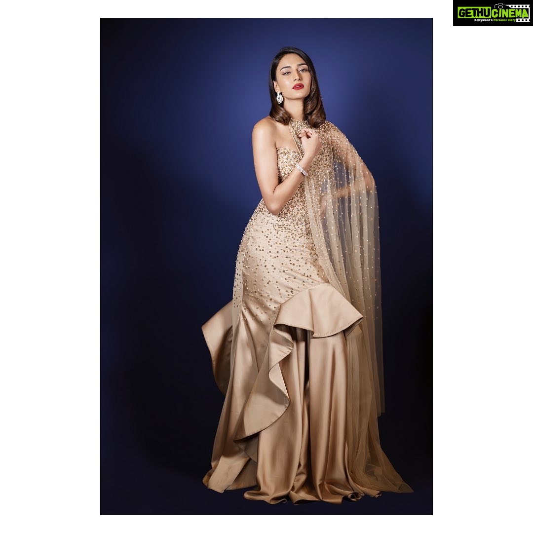 Erica Fernandes Instagram - 2/2 From the award night Shot by @prashantsamtani Gown by @sonaakshiraaj Jewelry @mozaati Outfit courtesy @shrushti_216 Hair @hair_by_rahulsharma Makeup @iam_ejf #iconicgoldawards2021 #ericafernandes #sonaakshiraaj