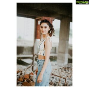 Erica Fernandes Instagram - Lets go back in time with the retro feels .
Hair @hair_by_rahulsharma 
📷 @bhosale_sidd 
#retro #curlyhair #instagood