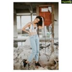 Erica Fernandes Instagram - Lets go back in time with the retro feels . Hair @hair_by_rahulsharma 📷 @bhosale_sidd #retro #curlyhair #instagood