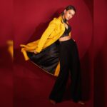 Erica Fernandes Instagram - A woman needs good basics. 😃 * * Coat and trousers @worldofasra Shoes @oceedeeshoes Outfit courtesy @shrushti_216 📸 @prashantsamtani . #ericafernandes #ejf #fashion #basics #yellowandblack #instafashion #instadaily