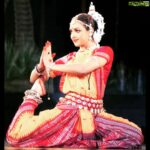 Esha Deol Instagram - Today is international dance day & I take immense pride in my contribution towards our #indianclassicaldance .... being an #odissidancer from a very young age & having performed on stage all over our country & internationally ..... I give complete credit to my guru ji @guruatibudhi for imbibing so much discipline & grace in me . Wishing all the dancers around the world .... my sister @a_tribe & my mum @dreamgirlhemamalini #happyinternationaldanceday #throwbackthursday #indian #indiandance #stayhomestaysafe 🧿♥️🙏🏼