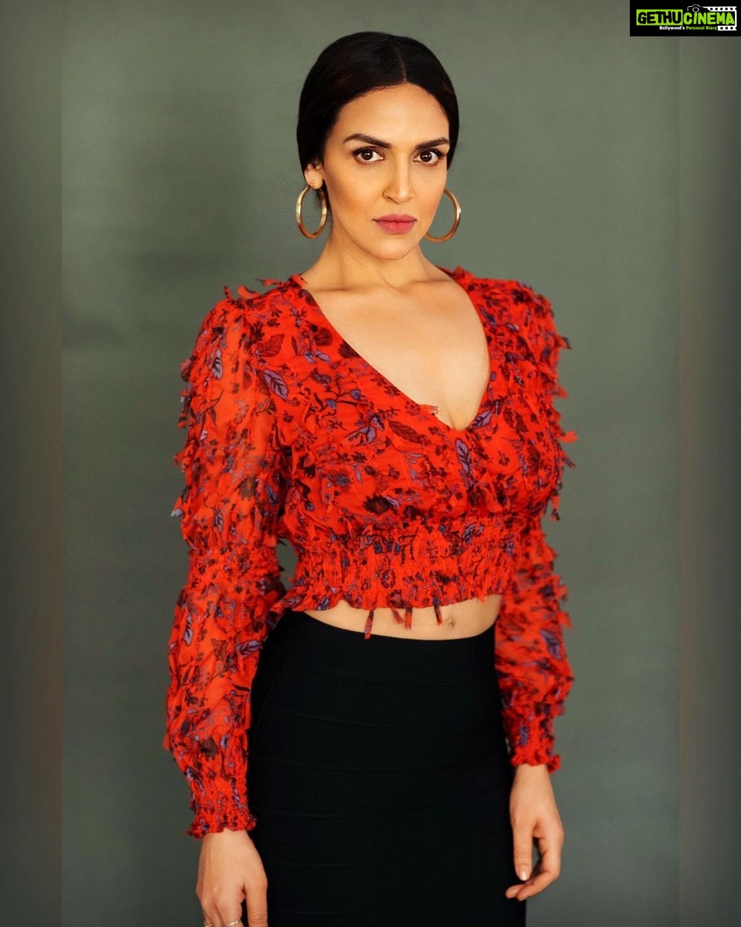 Esha Deol Instagram - The strength of a woman lies in her dignity & willpower of the way she holds herself & her entire family together.... playing different roles as a daughter ,a sister ,a wife ,a mother & a working woman .... I believe it’s in the way she handles each treasured relationship of hers with so much love & care , effortlessly multitasking and yet most importantly looking after herself & keeping her body, mind and soul intact & healthy . This is what every woman does & that’s why we are “ super woman” setting an example for our future generations ! Our daughters to follow in our footsteps & our sons to look up to & respect every woman out there . So here’s to us ladies ..... not just today but every day #happywomensday ! ♥️🧿💗♥️💗♥️ #gratitude to all the women who have been such a strong support to me always 🙏🏼...... 😍 Remember it’s that scent of a woman that trails forever! #happywomensday #happywomensday #womensday #thestrengthofawoman #superwoman #mondaymotivation photography by @popmercy @palsandpeers make up @narendrajadhav448 hair Jaya surve #eshadeoltakhtani #eshadeol