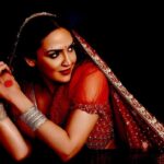 Esha Deol Instagram – Loved doing this shoot for @zarjewelsofficial & I used my wedding duppata over my head for this shot ♥️ #flashbackfriday #desi #indianwomen #indianbride #eshadeol #eshadeoltakhtani