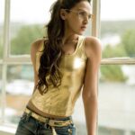 Esha Deol Instagram – Gold rush ! #eshadeol #eshadeoltakhtani