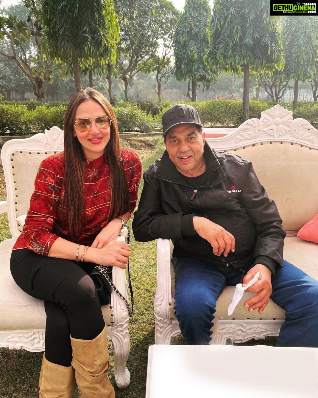 Esha Deol Instagram - Happy birthday papa be happy,healthy,strong & fit🧿 I love you 🤗 Stay blessed ♥️ U are our strength 💪🏼 @aapkadharam #happybirthday #happybirthdaydharmendra #fatherdaughter
