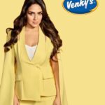 Esha Deol Instagram – Wishing you & your loved ones a very happy & healthy 2021 filled with positivity & good vibes! HAPPY NEW YEAR @venkysuttarafoods #happynewyear #happynewyear2021 🧿♥️🙏🏼😊#gratitude