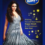 Esha Deol Instagram - On the auspicious occasion of Diwali May the glow of lights fill your life with prosperity, joy , happiness & illuminate the days in the year ahead. Wishing you & your loved ones a Safe & Happy Diwali 🪔🧿♥️🙏🏼 #happydiwali @venkysuttarafoods