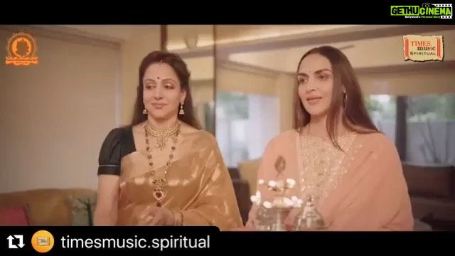 Esha Deol Instagram - Happy #ganeshchaturthi πππΌπ§Ώ here is the song we 3 have sung together as an offering to lord Ganesha #Repost @timesmusic.spiritual with @make_repost γ»γ»γ» Happy Ganesh Chaturthi ππΌ 'Pranamya Shirsa Devam' by Hema Malini, Esha Deol and Ahana Deol is OUT NOW and it's simply beautiful to hear. Listen to this stunning trio sing, for the first time ever! ππΌ https://youtu.be/1S6cmH2D7Ck Music by: Amit Padhye Video: Jay Parikh In association with Lalbaugcha Raja π ______ #GaneshChaturthi #Lalbaugcharaja #ganpatibappamorya #ganeshutsav