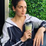 Esha Deol Instagram - Started off the day feeling so good! Did a full body workout and made myself a post work-out protein shake with @soulfuelindia vanilla whey. If you’re like me and particular about the quality of protein, then I’d highly recommend SoulFuel - it has no steroids or added sugar or artificial sweeteners. Just authentic, clean protein - it never makes me feel bloated. A big shout-out to my friends @drmuffi and @prikaul75 for making this #cleanprotein, one of the few in India. #genuineuser #stayfit #morningworkouts