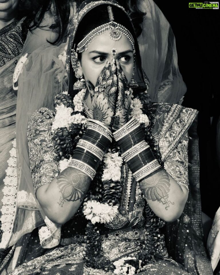 Esha Deol Instagram - OMG ! I’m a “Bahu” now . 😅 P.s that expression - when u go from biker chick to bahu ! #throwbackthursday #throwback to me being #justmarried #indianbahu