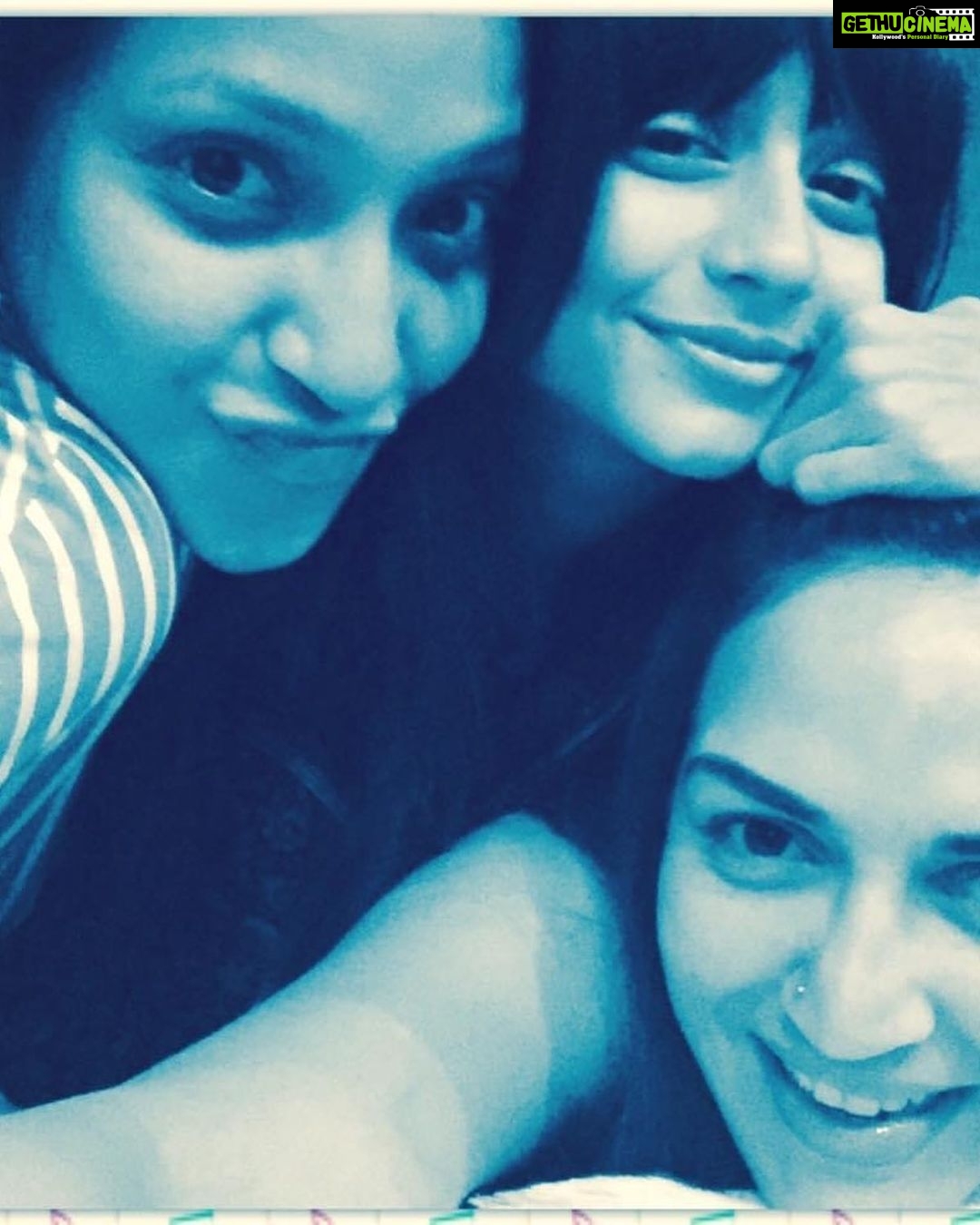 Esha Deol Instagram - 💔 May your soul rest in peace @tashajitender Om Shanti 🙏🏼 To my best friend my soul sister my Tasha . You have gone but will always be in our hearts. This family remains ours for eternity. “Yeh dosti hum nahi todenge “ #foreverlove #sisterhood #mybff